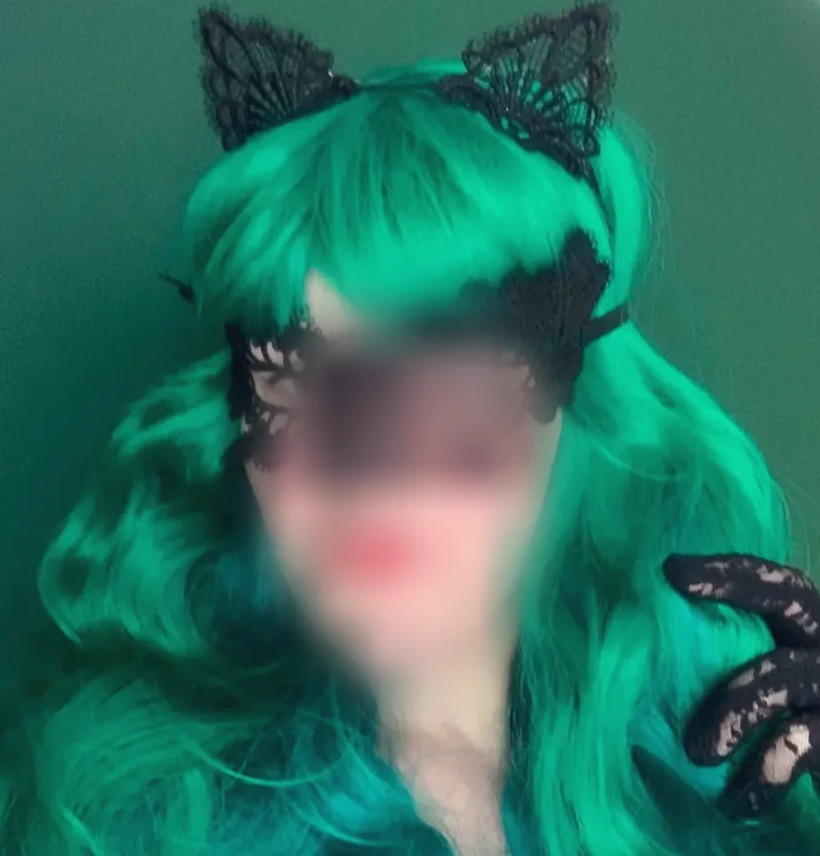 Hayley, 24