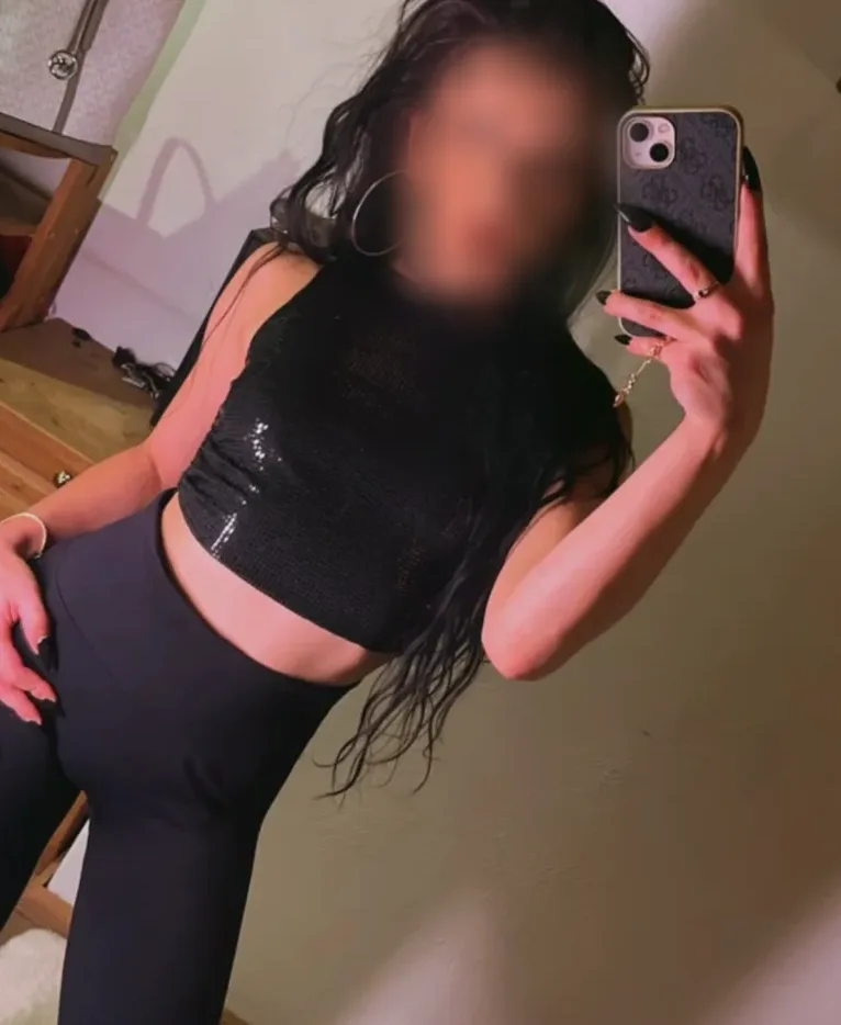 Skye, 27